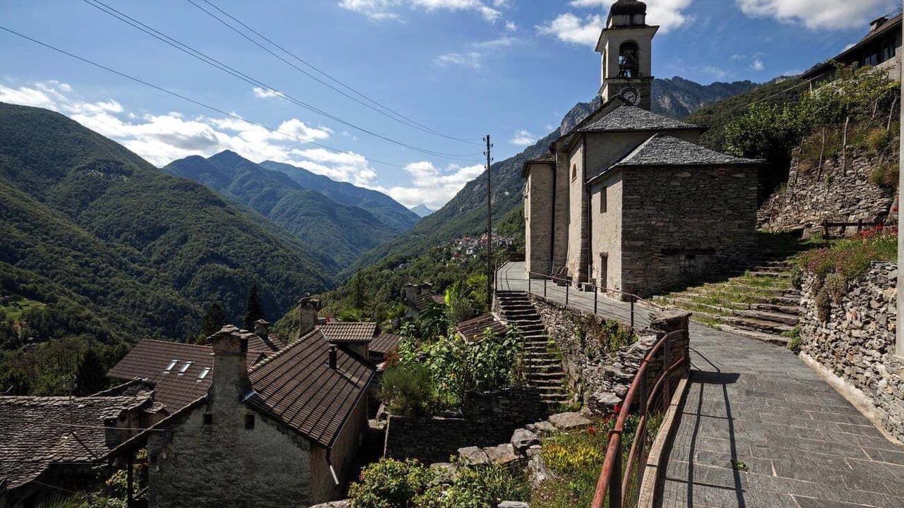 Photo of Others in Isorno