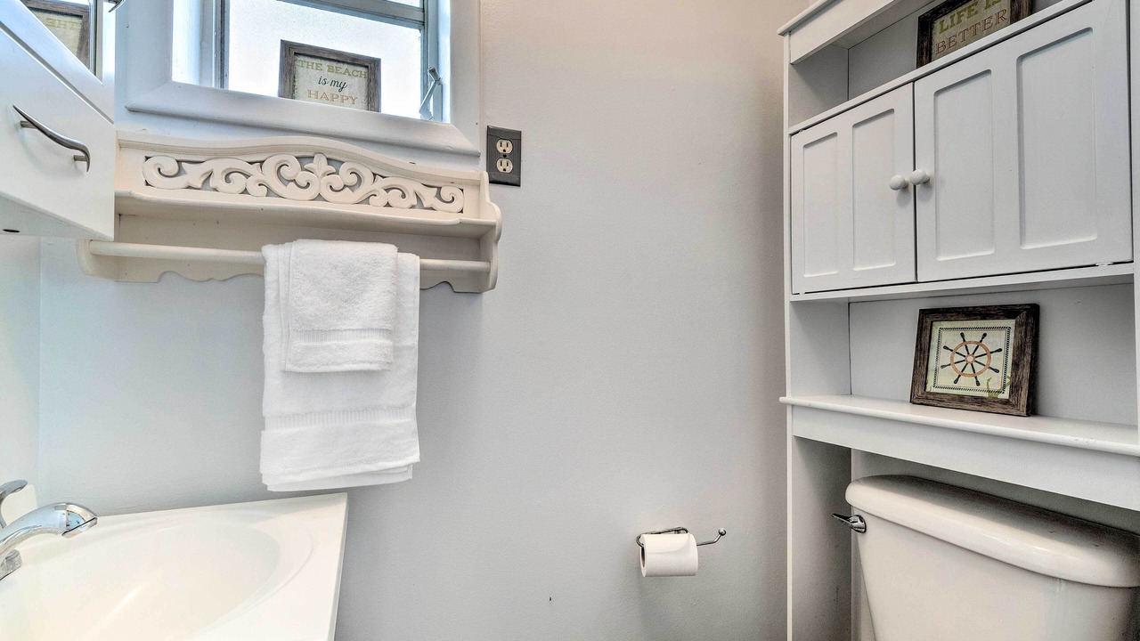 Photo of Bathroom in Hudson Beach Estates