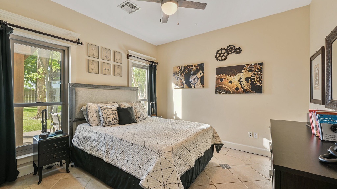 Photo of Bedroom in Country Club Estates