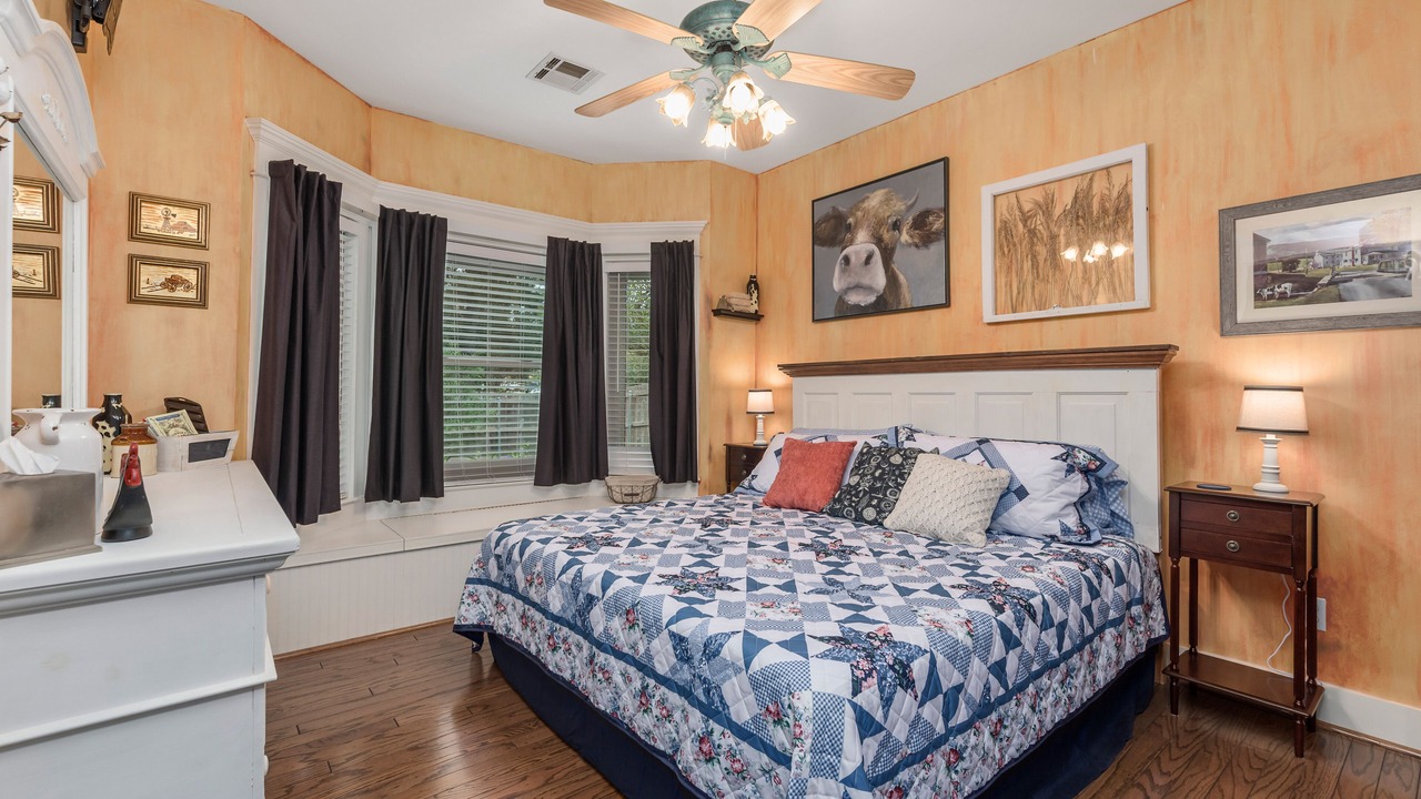 Photo of Bedroom in Country Club Estates