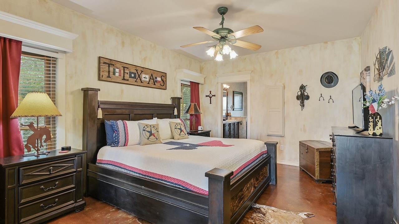 Photo of Bedroom in Country Club Estates