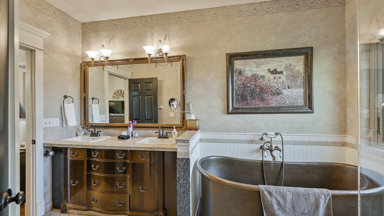 Photo of Bathroom in Country Club Estates