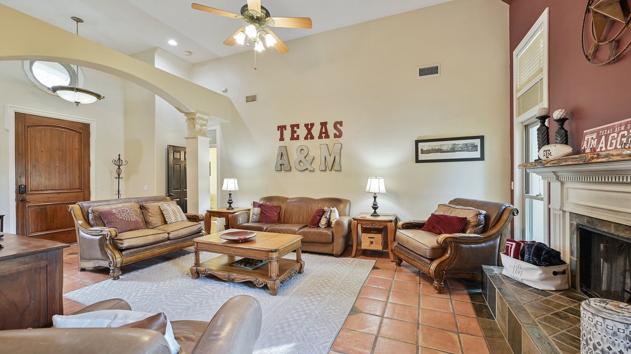 Photo of Bedroom in Country Club Estates