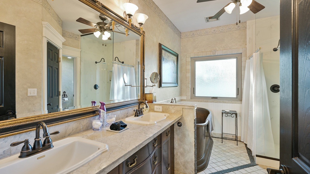 Photo of Bathroom in Country Club Estates