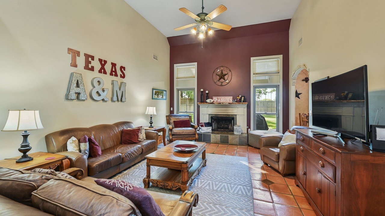 Photo of Bedroom in Country Club Estates