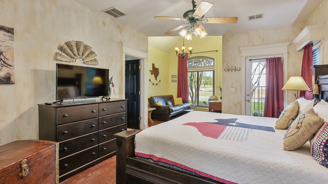 Photo of Bedroom in Country Club Estates