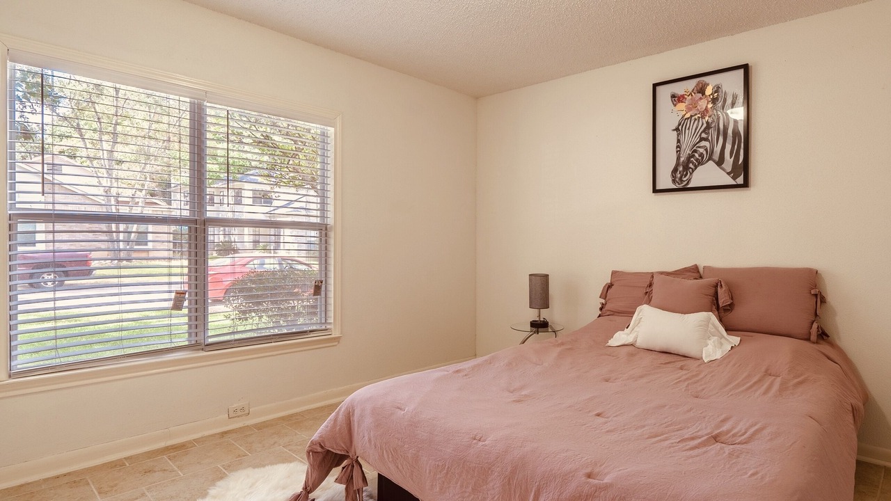 Photo of Bedroom in Woodridge
