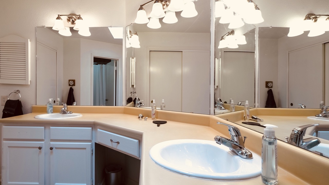 Photo of Bathroom in Woodridge