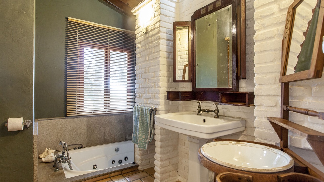 Photo of Bathroom in Naquera