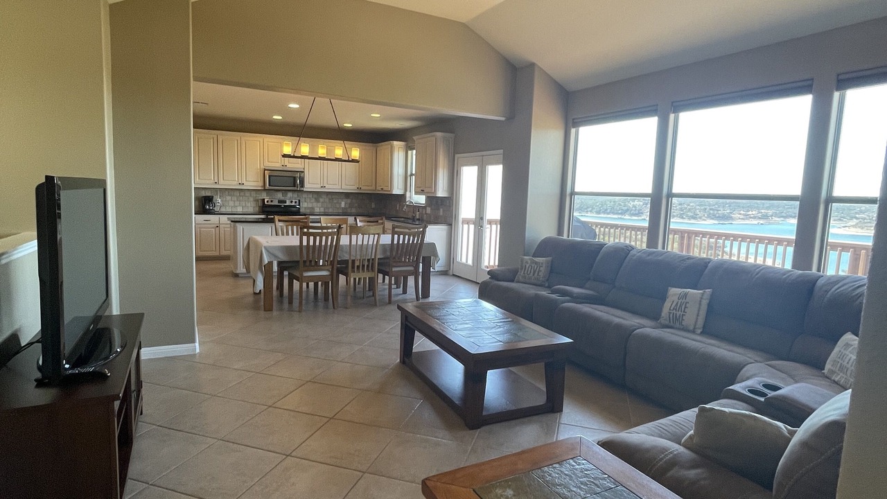 Photo of Livingroom in Waterford On Lake Travis