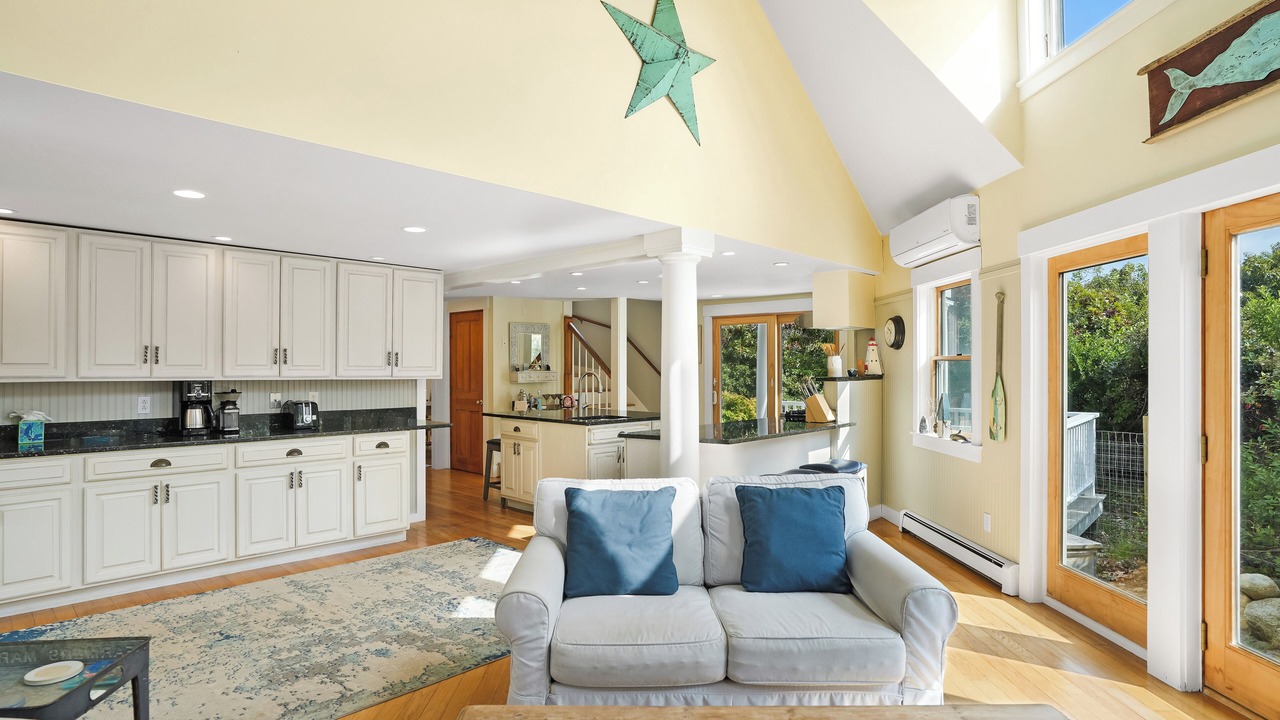 Photo of Livingroom in Aquinnah