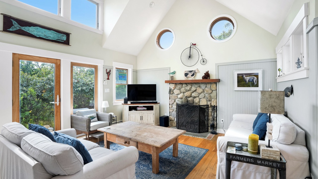 Photo of Livingroom in Aquinnah