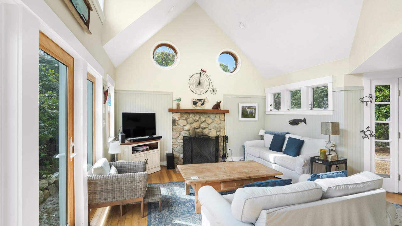 Photo of Livingroom in Aquinnah