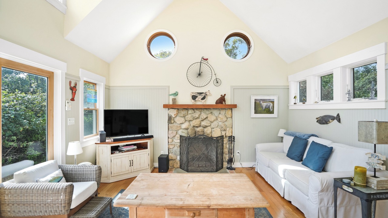 Photo of Livingroom in Aquinnah
