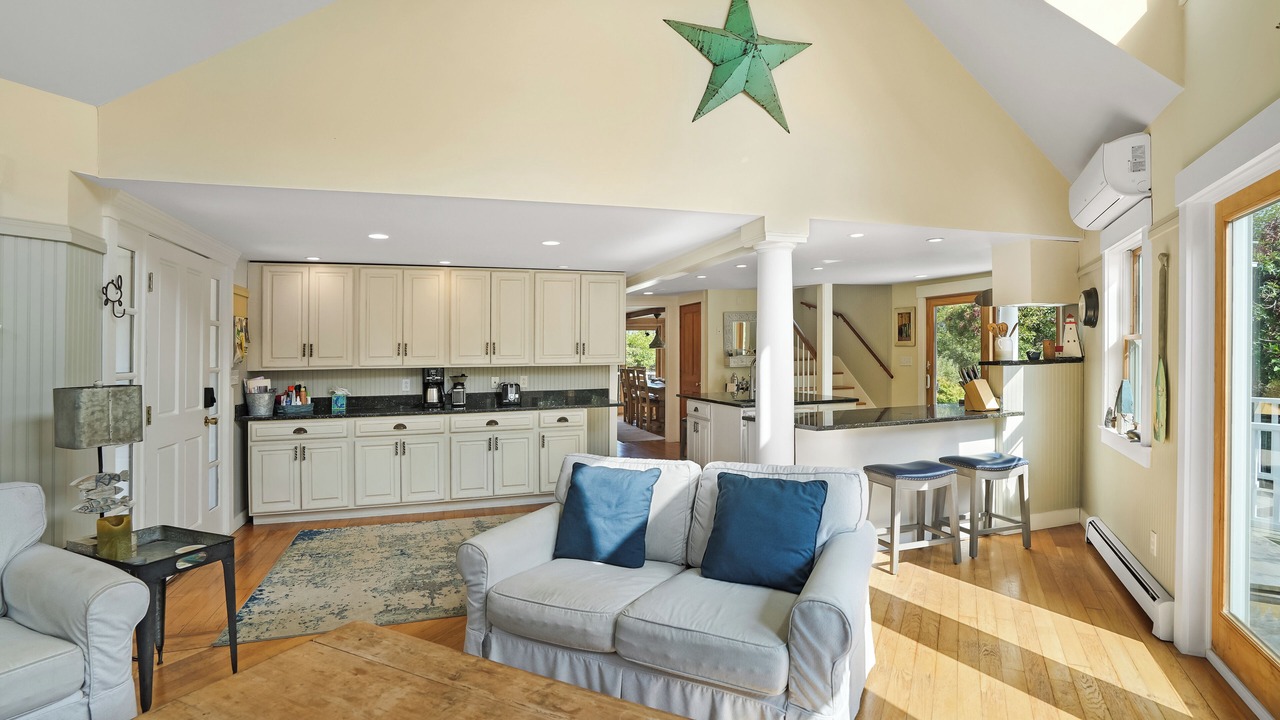 Photo of Livingroom in Aquinnah