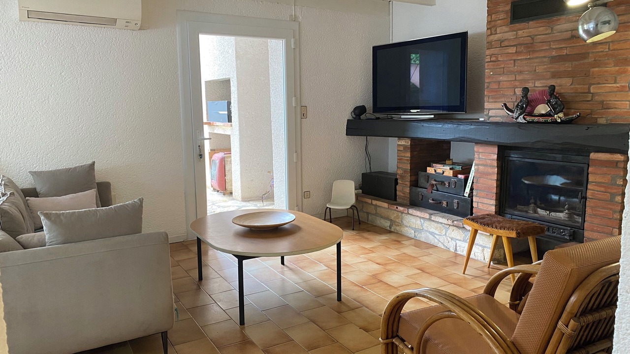Photo of Livingroom in L'Honor-de-Cos