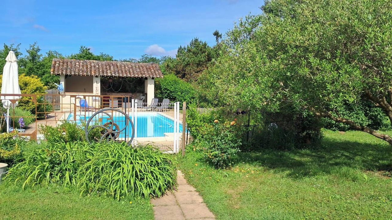 Photo of Outdoor in L'Honor-de-Cos