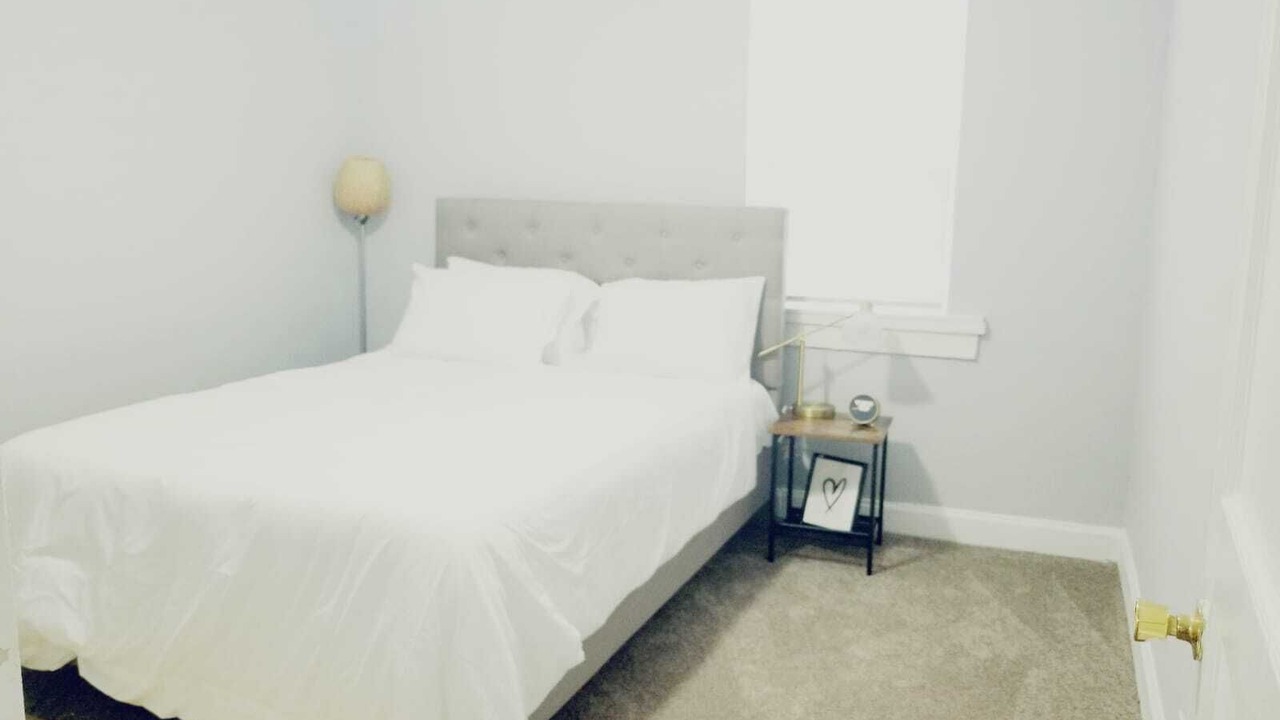 Photo of Bedroom in Hadley - Washington