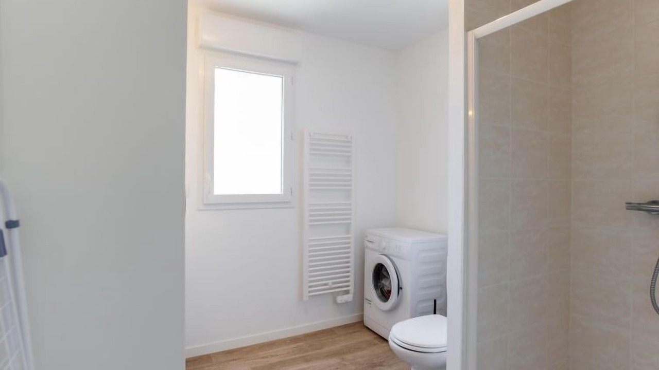 Photo of Bathroom in Parame