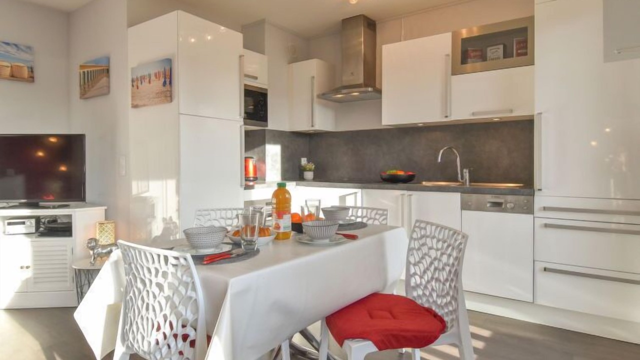 Photo of Bedroom in Deauville City Centre