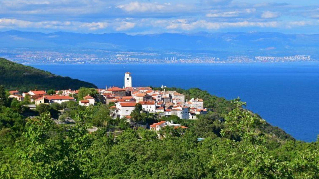 Photo of Outdoor in Brsec