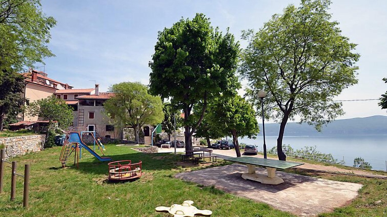 Photo of Outdoor in Brsec