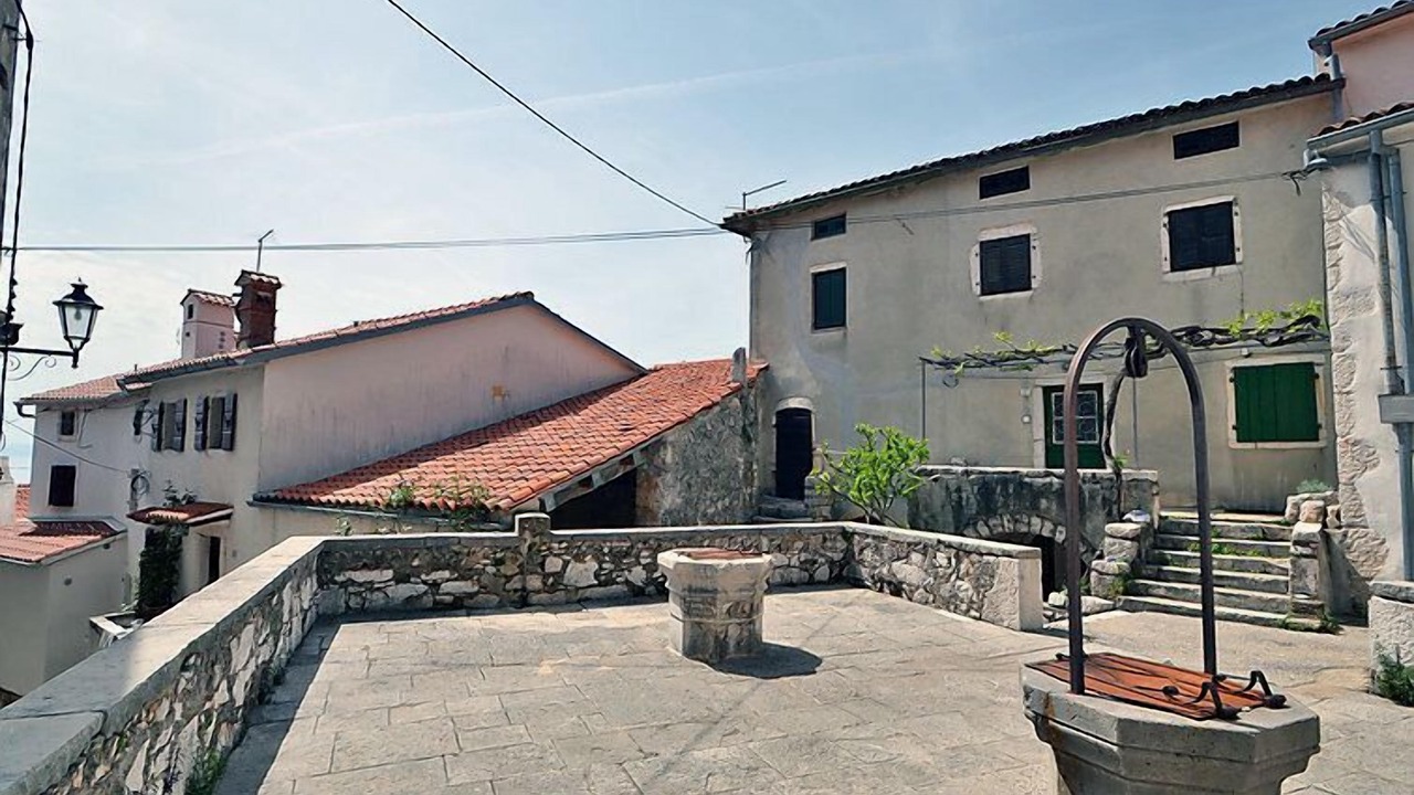 Photo of Outdoor in Brsec