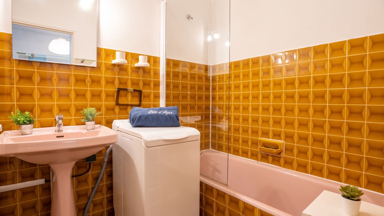 Photo of Bathroom in Saint-Aygulf