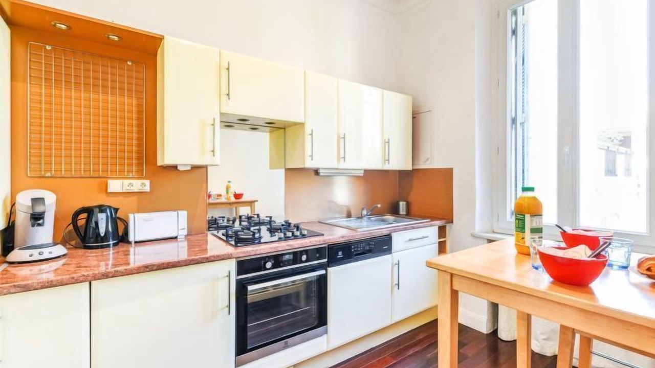 Photo of Bedroom in Prado - Republique