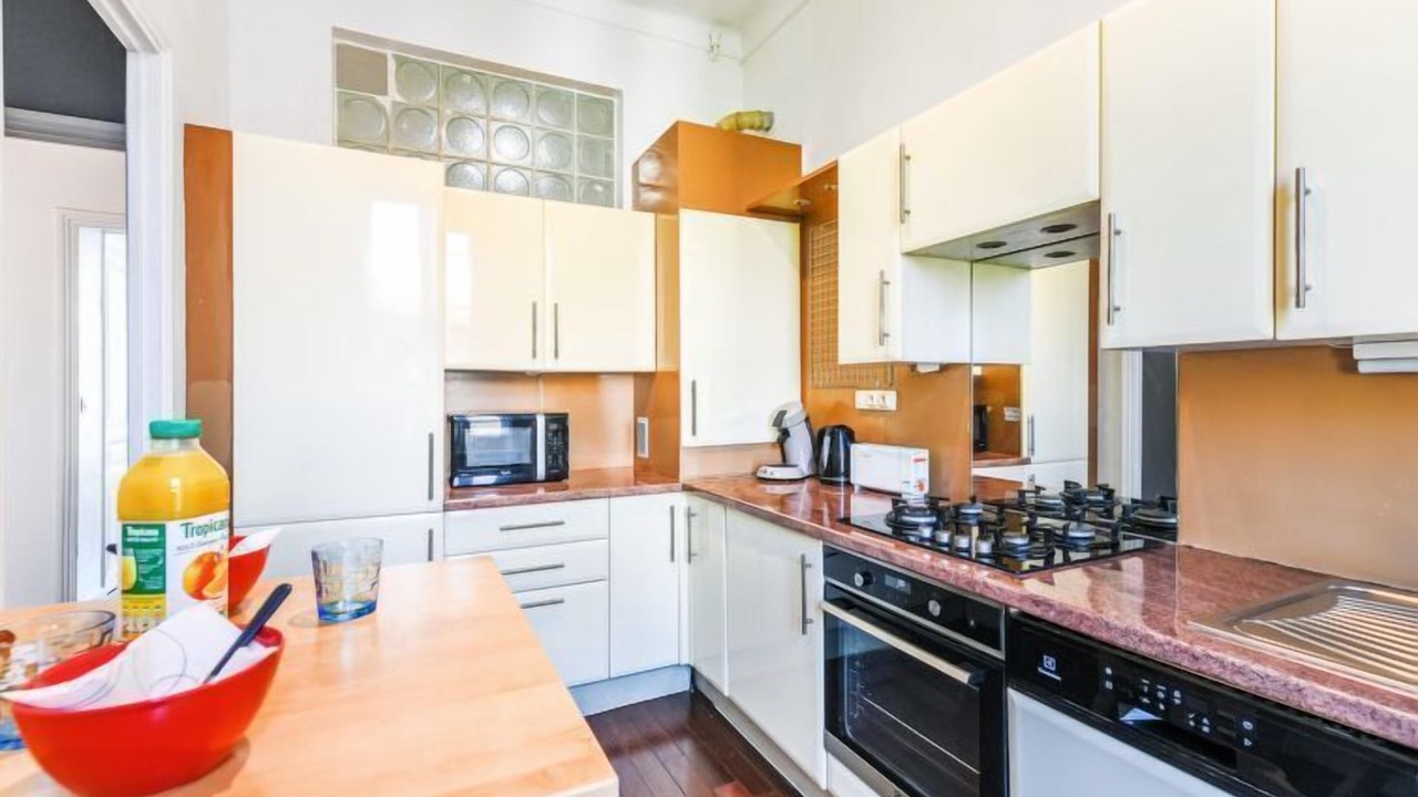 Photo of Bedroom in Prado - Republique