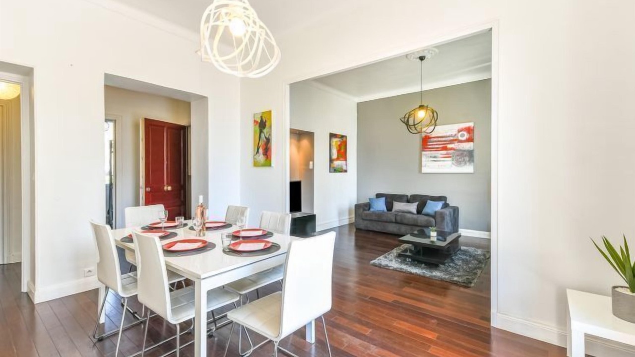 Photo of Bedroom in Prado - Republique