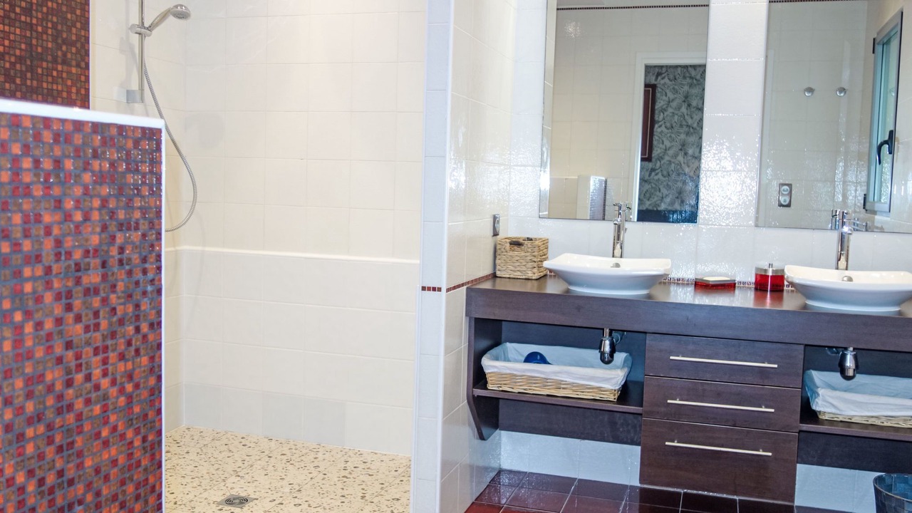 Photo of Bathroom in Saint-Genis