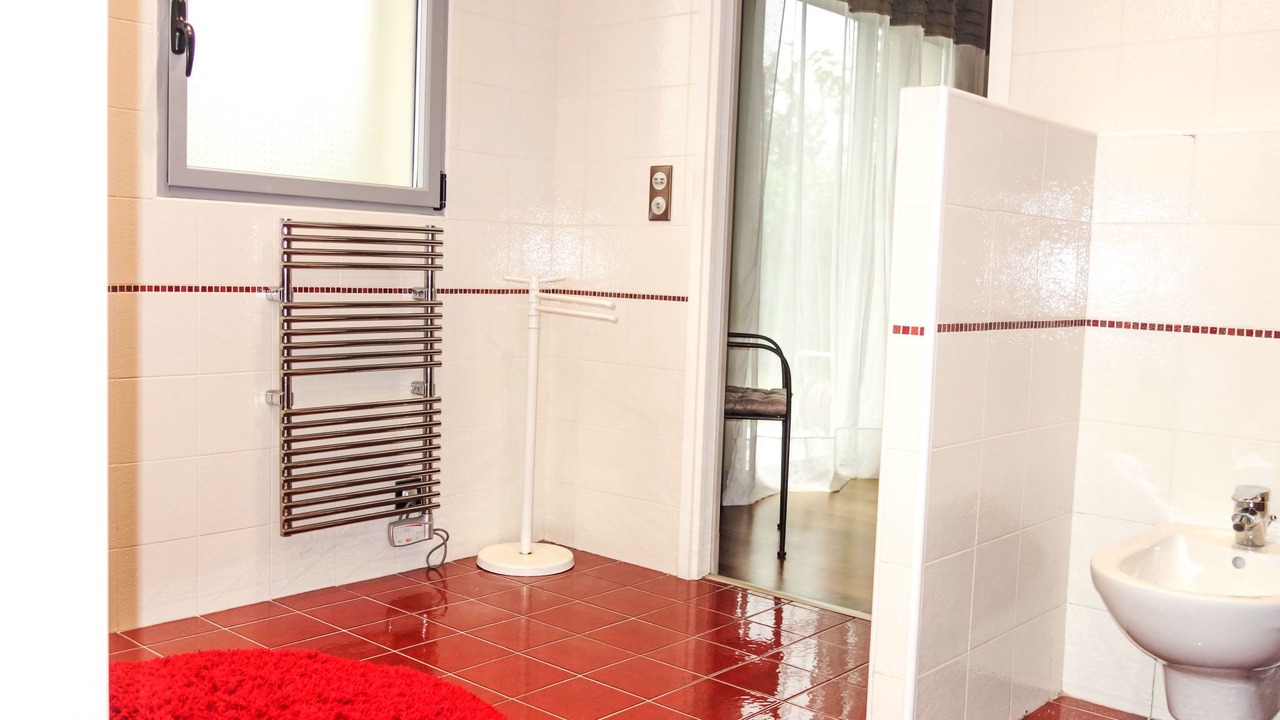 Photo of Bathroom in Saint-Genis
