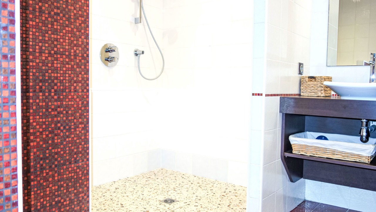 Photo of Bathroom in Saint-Genis