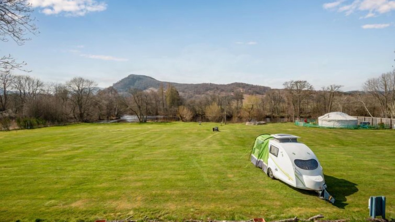 Photo of Others in Contin