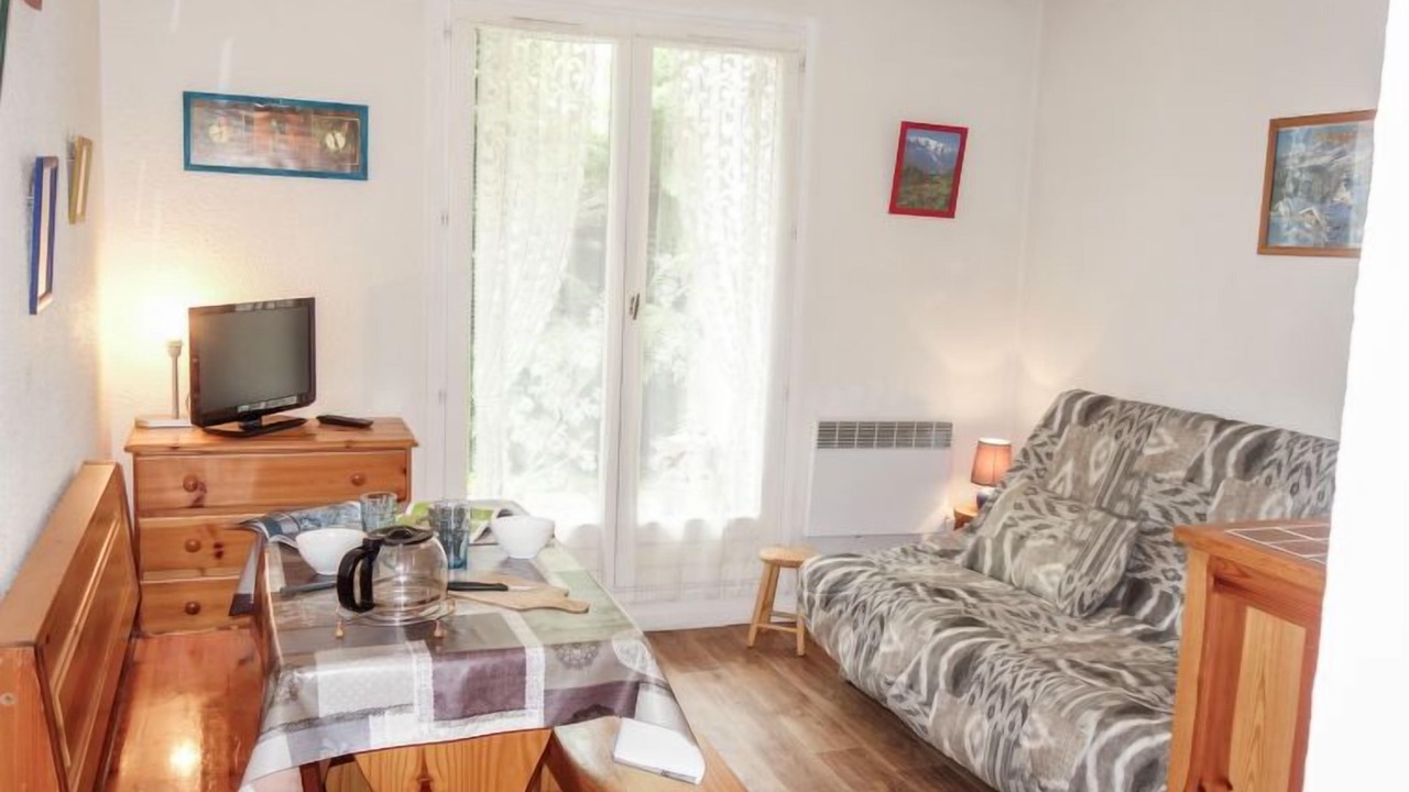 Photo of Livingroom in Demi-Quartier