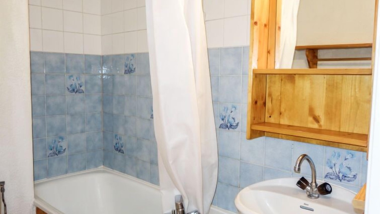 Photo of Bathroom in Demi-Quartier