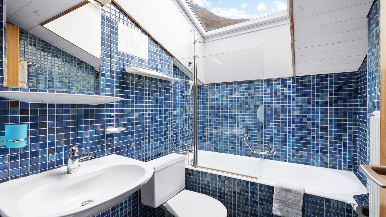 Photo of Bathroom in Taesch