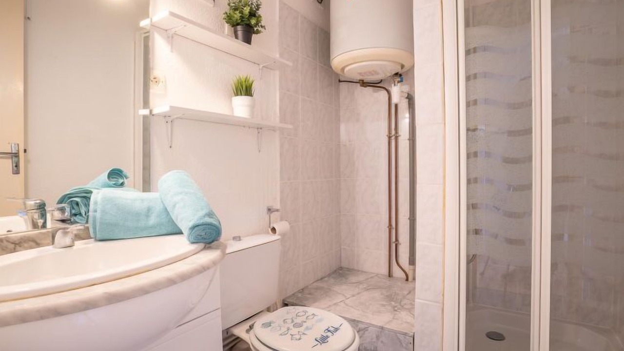Photo of Bathroom in Le Grau-Du-Roi