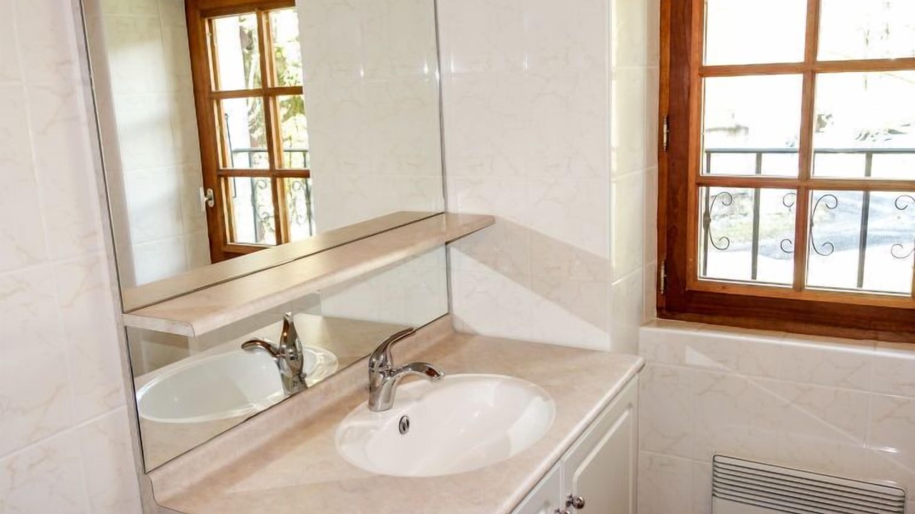 Photo of Bathroom in La Chapelle-aux-Saints