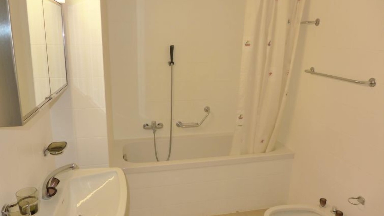 Photo of Bathroom in Lens