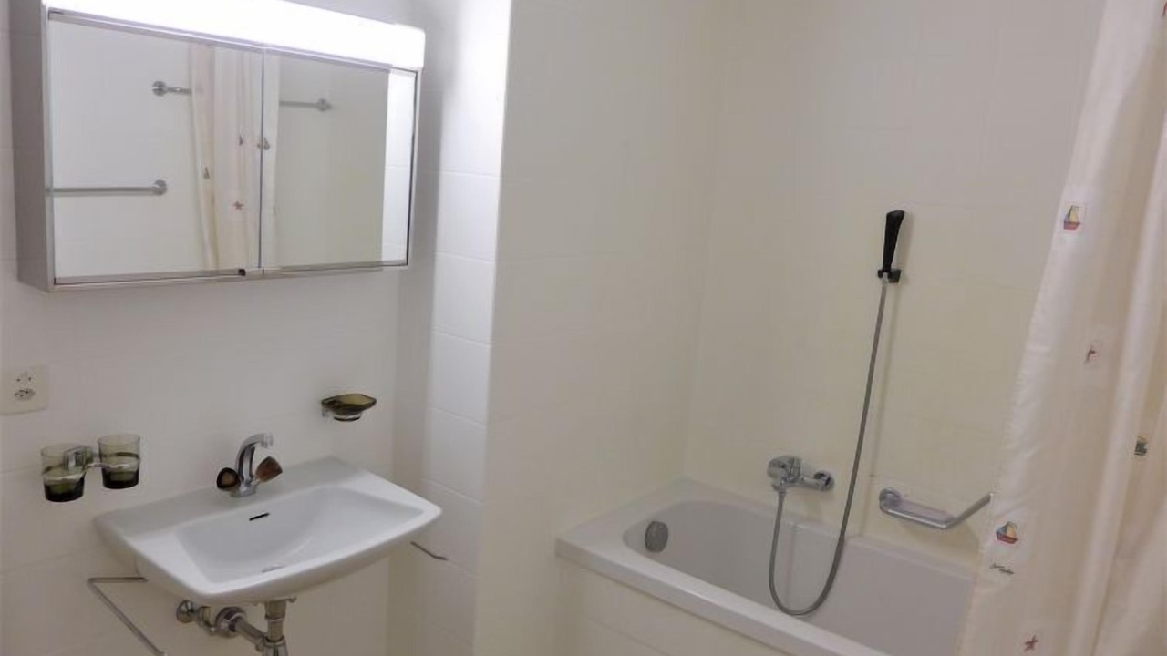 Photo of Bathroom in Lens