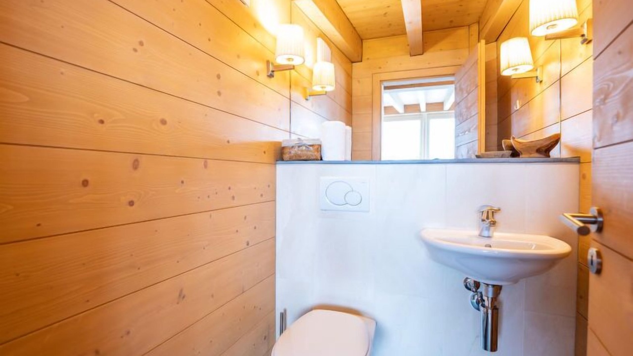 Photo of Bathroom in Samedan