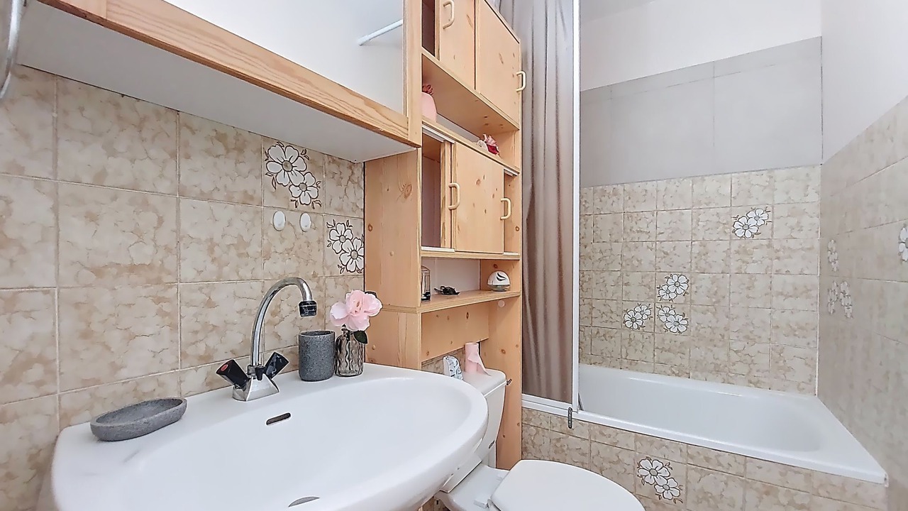 Photo of Bathroom in Le Grau-Du-Roi