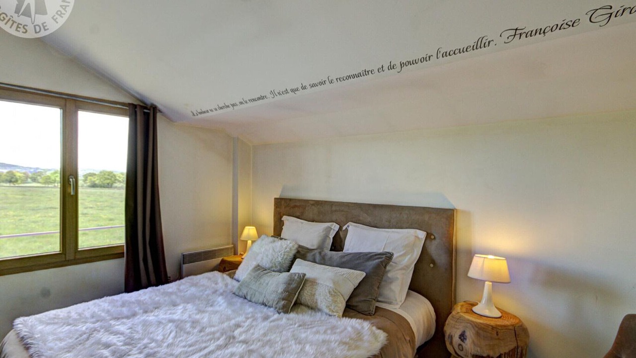Photo of Bedroom in Saint-Forgeux-Lespinasse