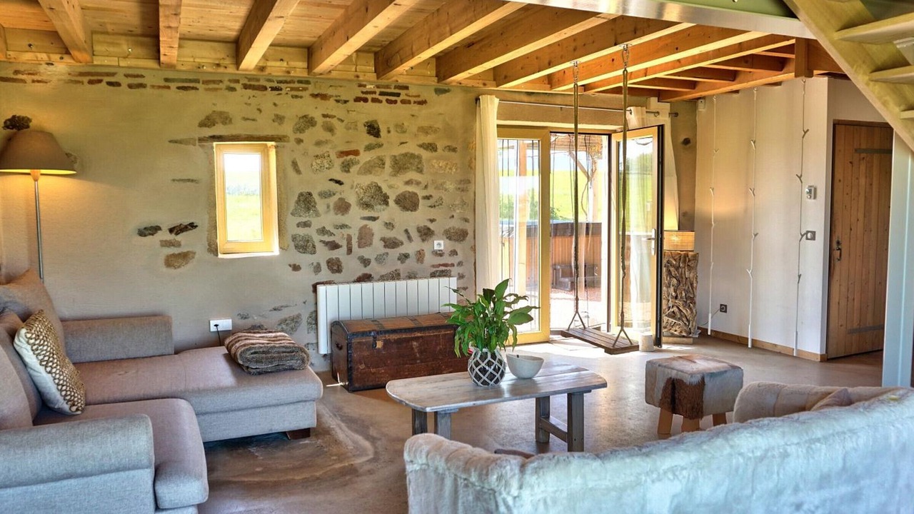 Photo of Livingroom in Saint-Forgeux-Lespinasse