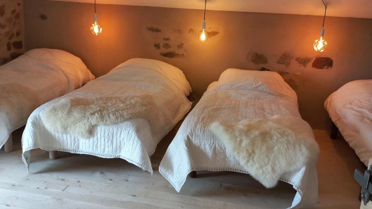 Photo of Bedroom in Saint-Forgeux-Lespinasse
