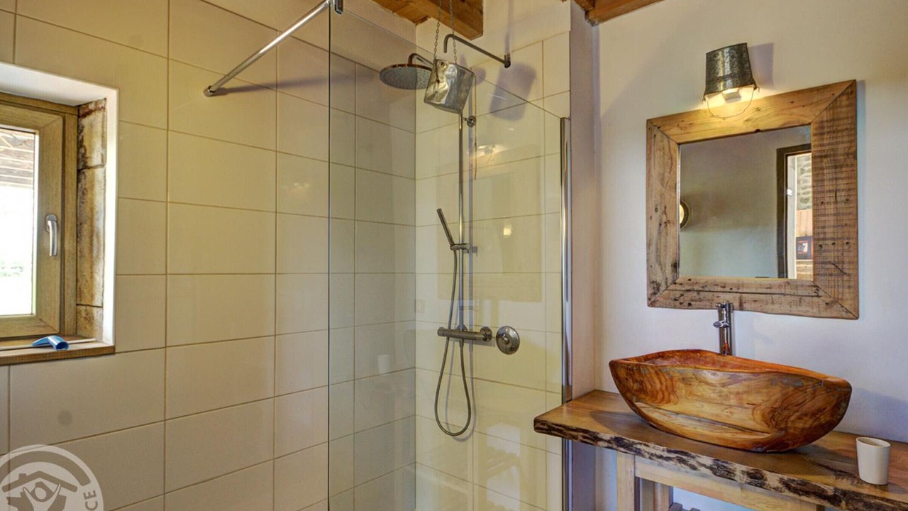 Photo of Bathroom in Saint-Forgeux-Lespinasse