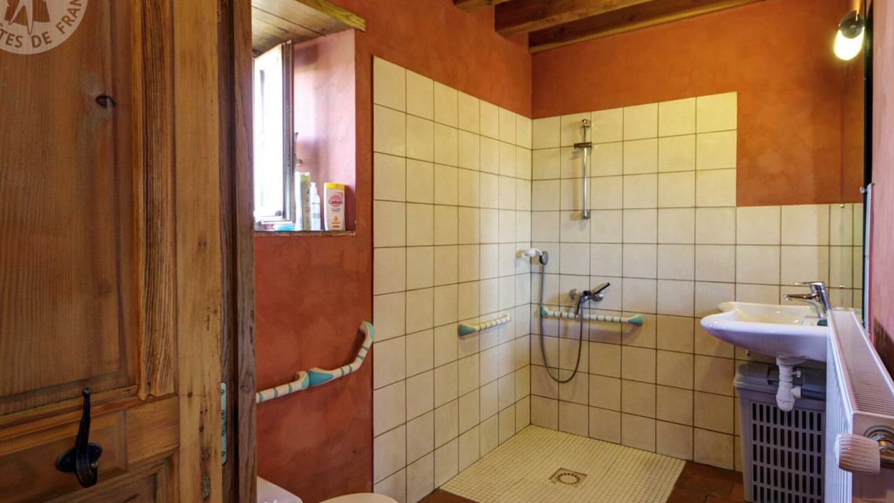 Photo of Bathroom in Saint-Martin-la-Sauvete