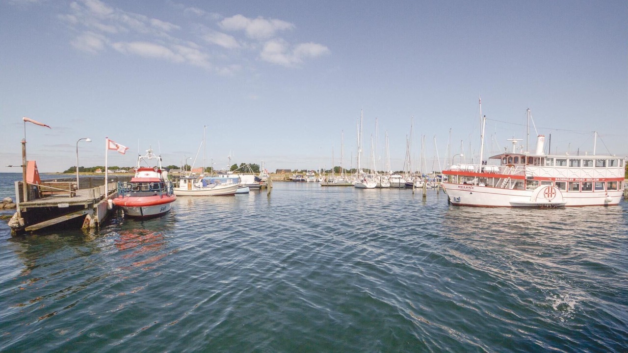 Photo of Others in Arø